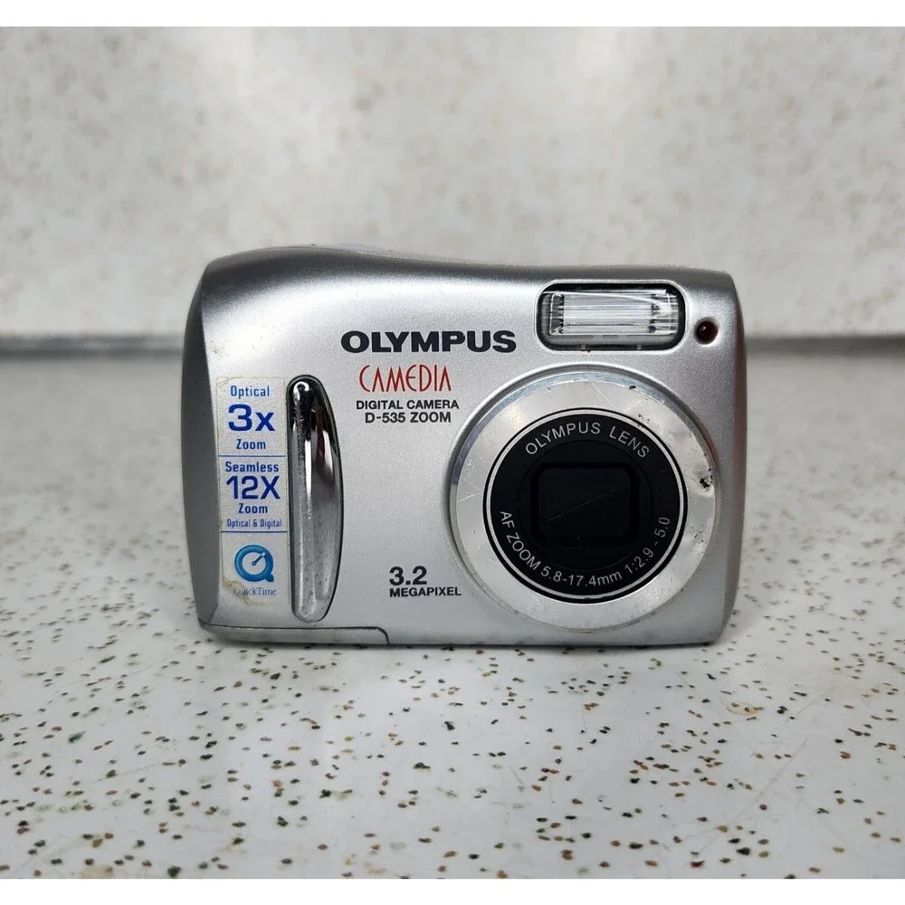 Olympus CAMEDIA D-535 Zoom 3.2MP Digital Camera Silver 3X Zoom For Parts